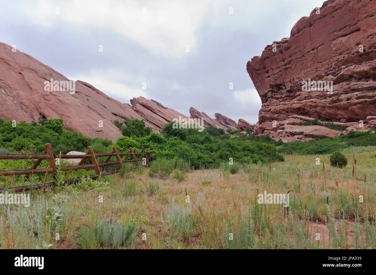 fountain rock formation on trading post hiking trail in red rocks park ...
