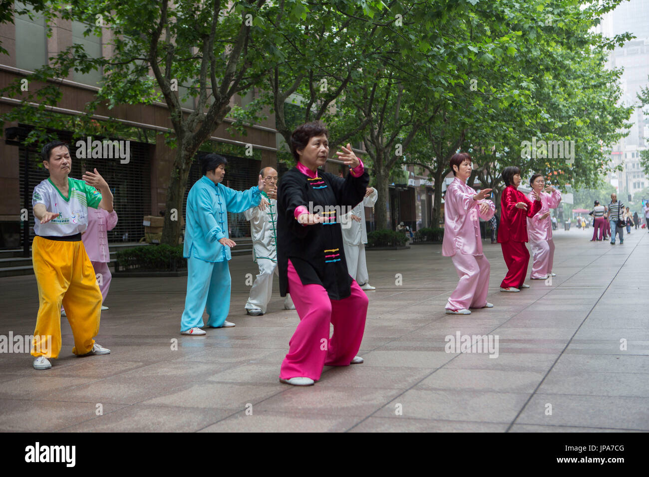 China, Shanghai City, Nanjin Lu Avenue, exercising Stock Photo