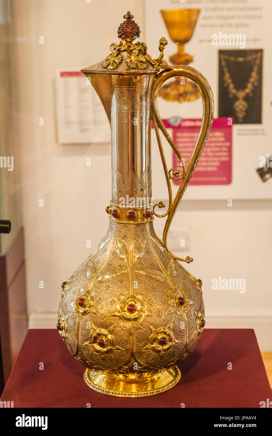 England, West Midlands, Birmingham, The Jewellery Quarter, Museum of The Jewellery Quarter, Display of Historic Silver Claret Jug Made by John Hardman and Co. In 1861 Stock Photo