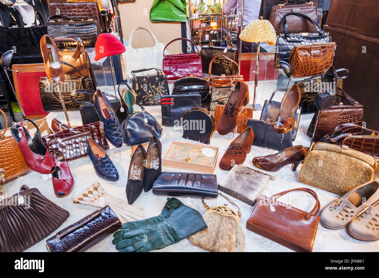 Shop display of handbags hi-res stock photography and images - Alamy