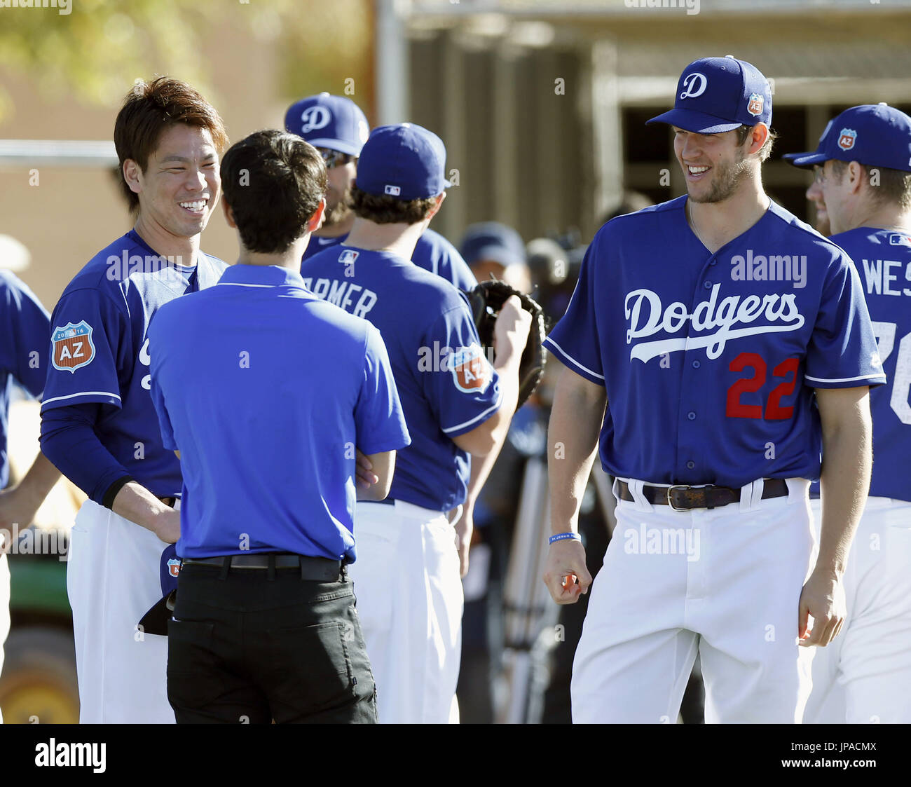 Newly acquired Los Angeles Dodgers pitcher Kenta Maeda (L) chats with three-time Cy Young Award winner Clayton Kershaw through his interpreter at the club's spring training complex in Glendale, Arizona, on Feb. 21, 2016. (Kyodo) ==Kyodo Stock Photo