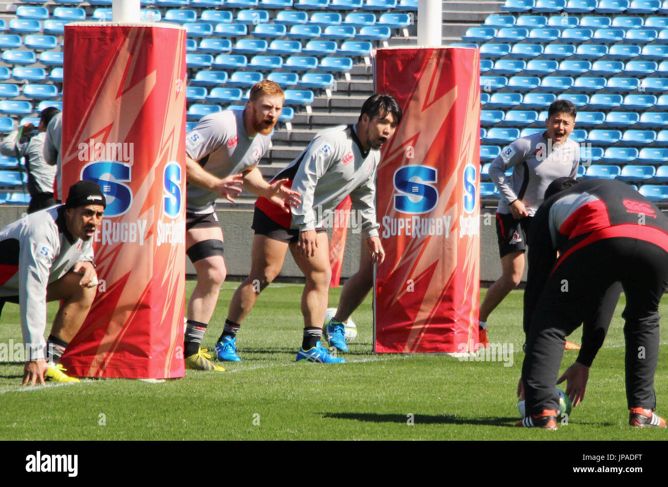 Sunwolves players train during their captain's run at Prince Chichibu Memorial Ground in Tokyo on Feb. 26, 2016, the eve of their first Super Rugby match against the Johannesburg-based Lions. (Kyodo) ==Kyodo Stock Photo