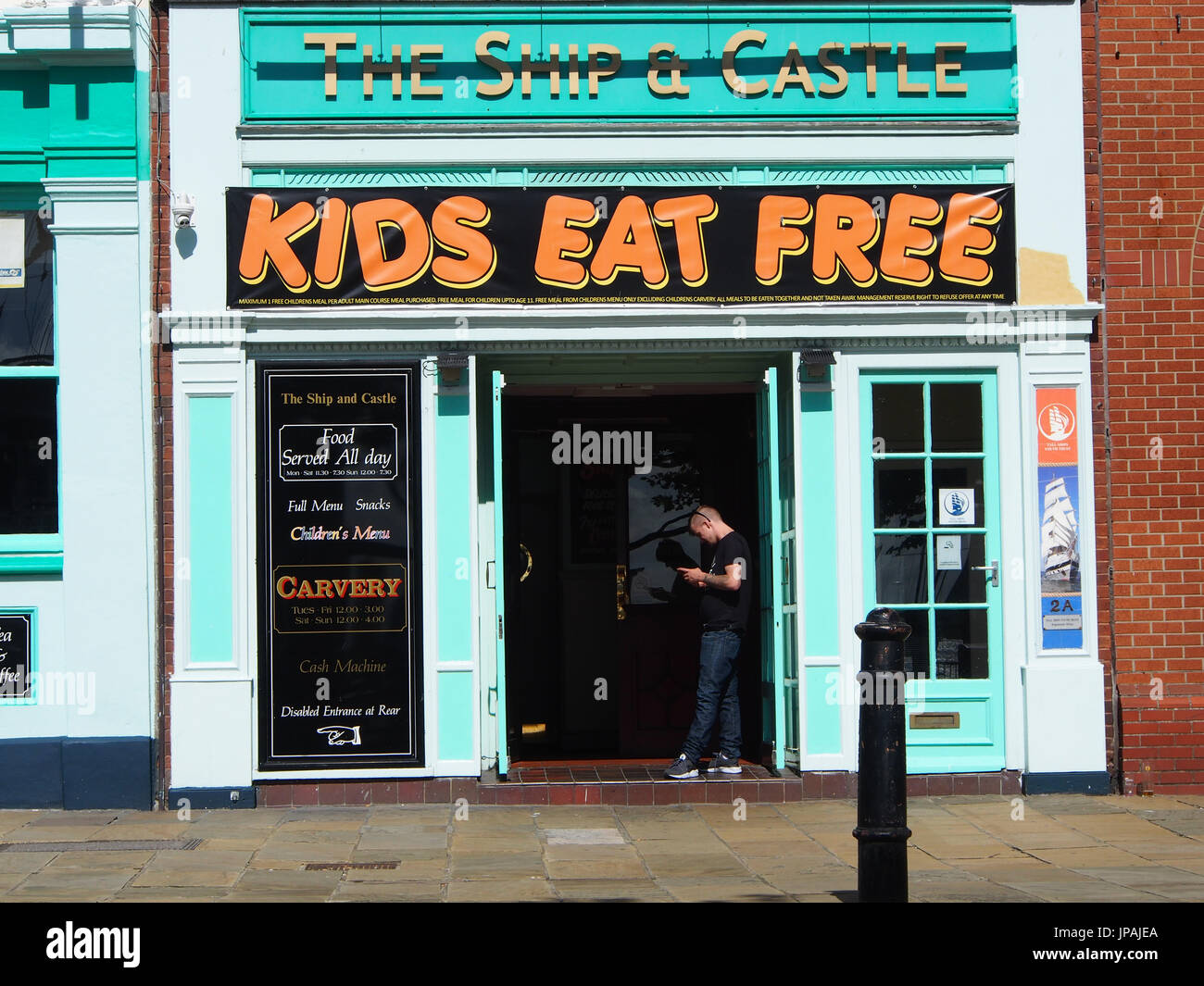 A bar and restaurant advertising Kids eat free Stock Photo
