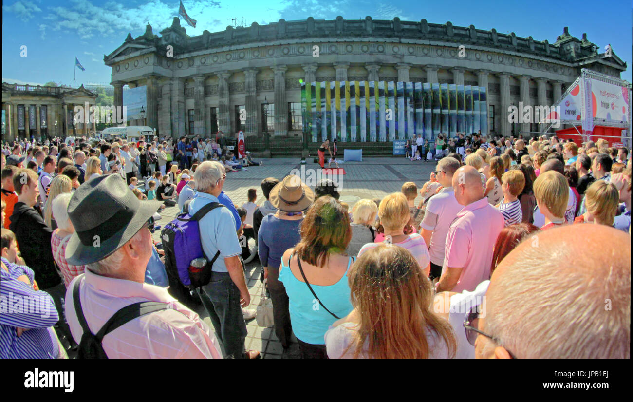 Edinburgh festival fringe street entertainers crowd of spectators Scottish National Gallery of Scotland  the mound square Stock Photo