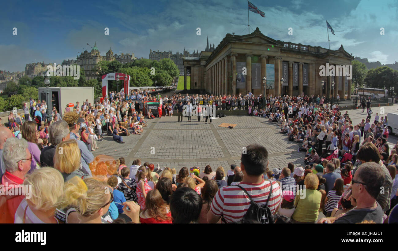 Edinburgh festival fringe street entertainers crowd of spectators Scottish National Gallery of Scotland  the mound square Stock Photo