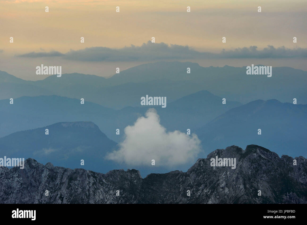 Cloud On Ridges Cloud in the ridge Stock Photo - Alamy