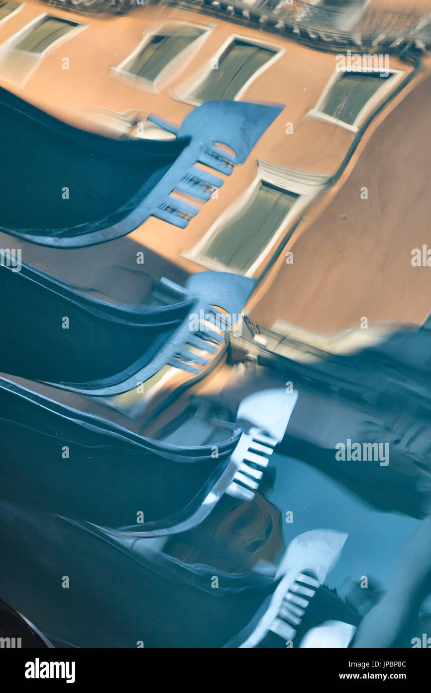Traditional prows gondola hi-res stock photography and images - Alamy