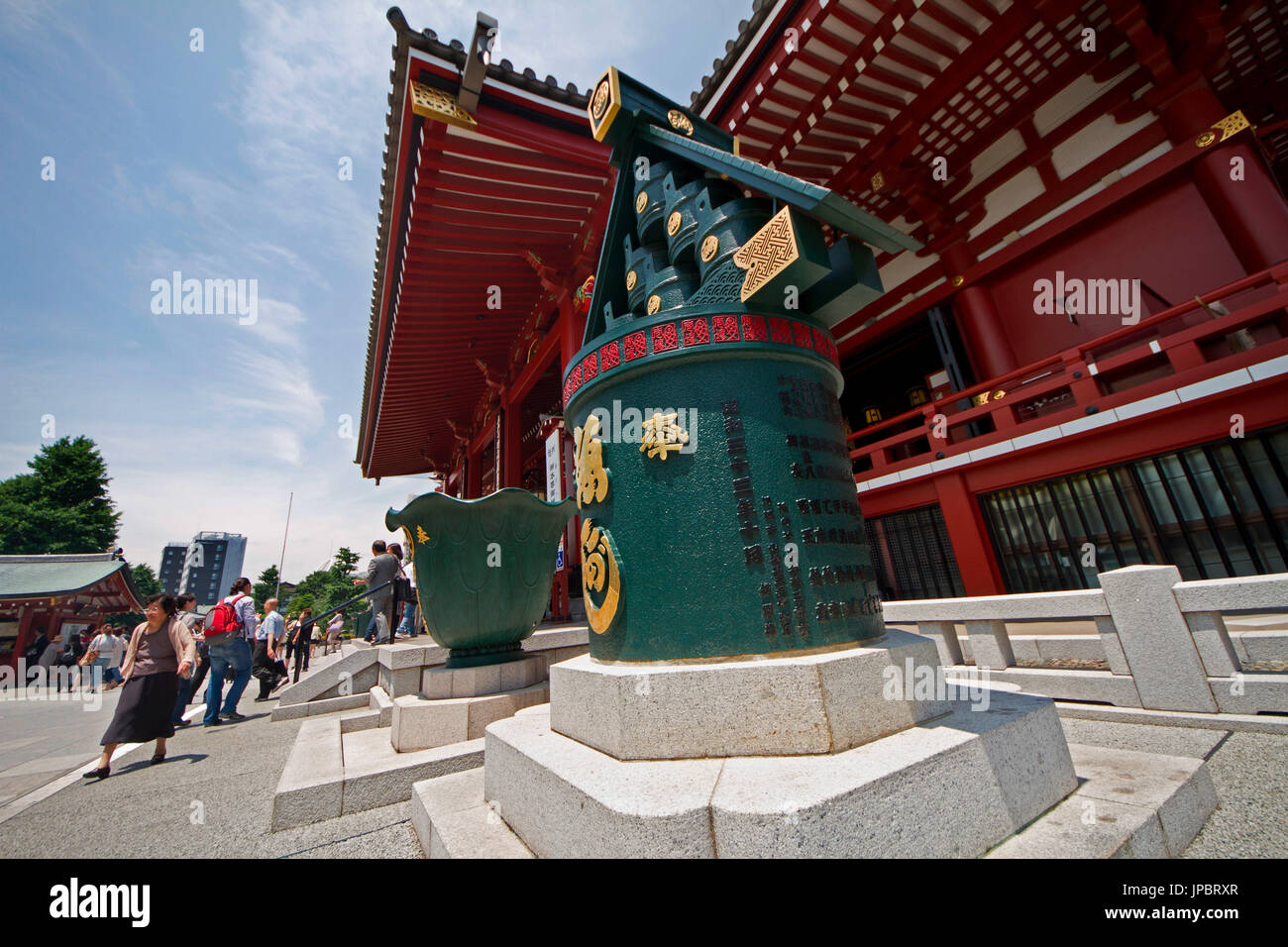 The entrance of the Akasuka Sanctuary, inside the Sensoji Temple, dedicated to Kannon Sama, Buddhist goddess. Asakusa district, Tokyo, Japan Stock Photo