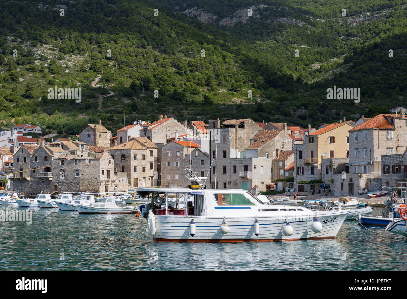 View of Komiza village (Komiza, Vis, Vis Island, Split-Dalmatia county,  Dalmatia region, Croatia, Europe Stock Photo - Alamy