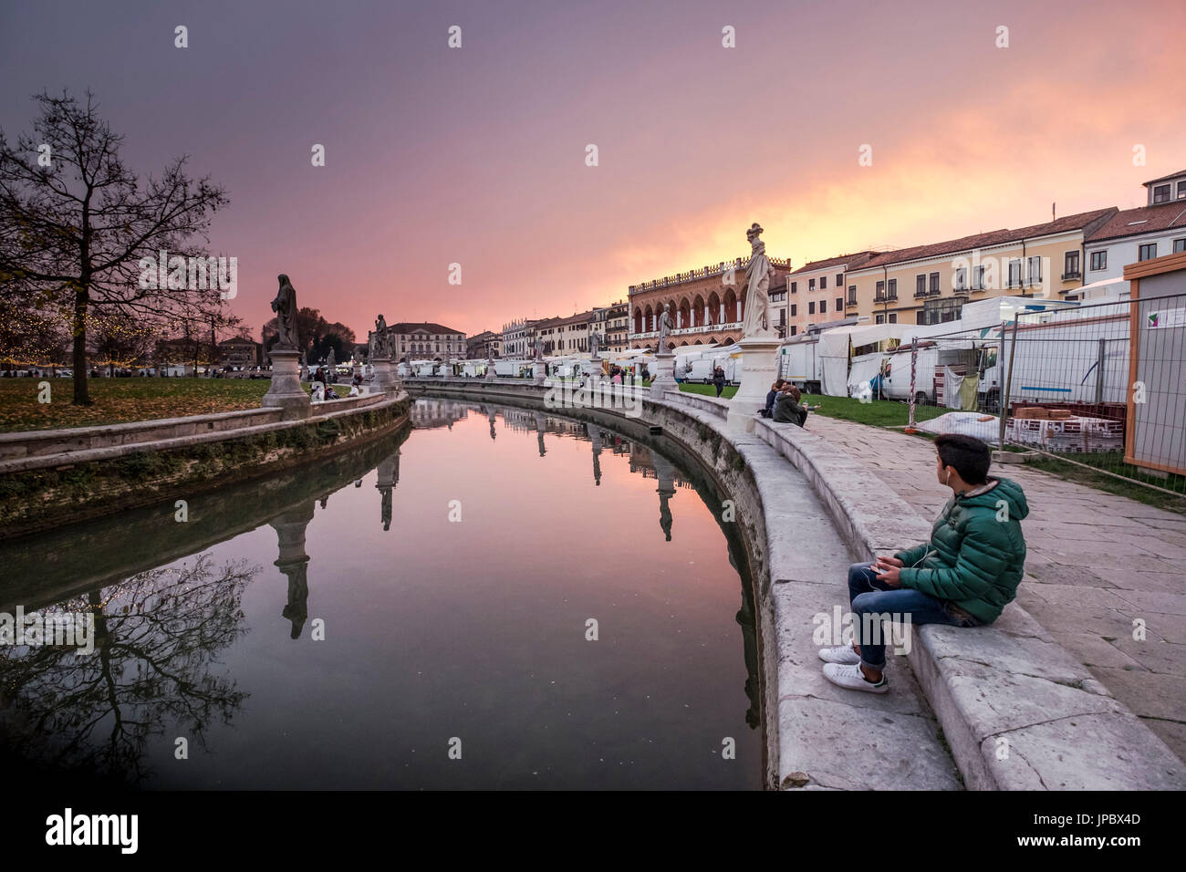 Padua, Veneto, North Italy, Europe. Relax in the Piazza Prato della Valle at dusk. Stock Photo