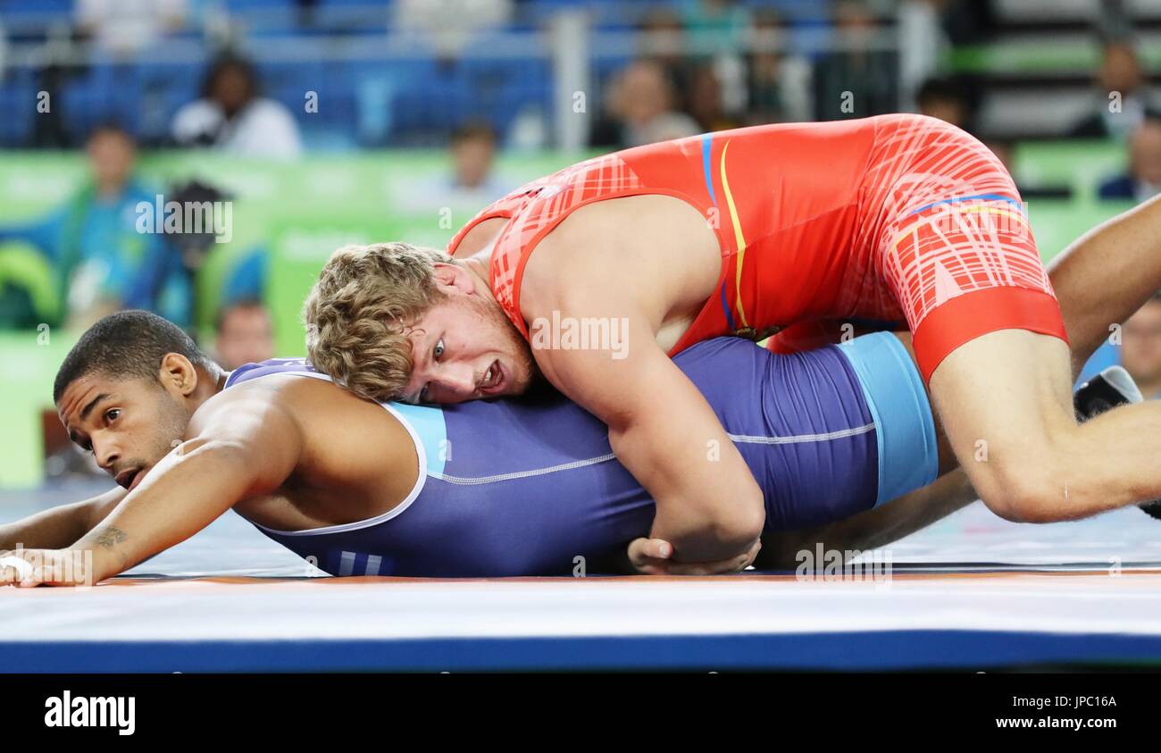 Armenian Wrestler Artur Aleksanyan R And Yasmany Daniel Lugo Cabrera armenian-wrestler-artur-aleksanyan-r-and-yasmany-daniel-lugo-cabrera