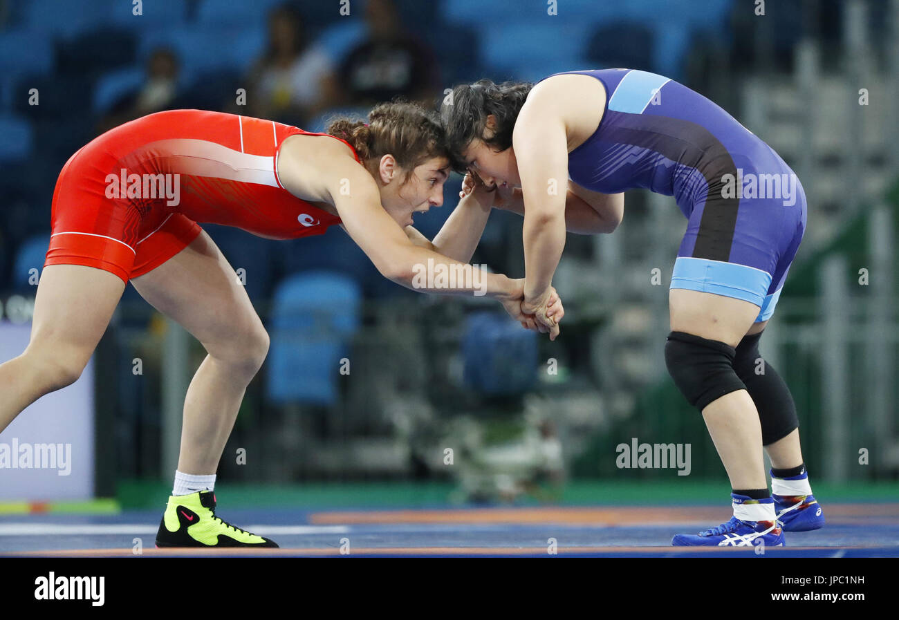 Japan's Sara Dosho (R) competes against Natalia Vorobeva of Russia in