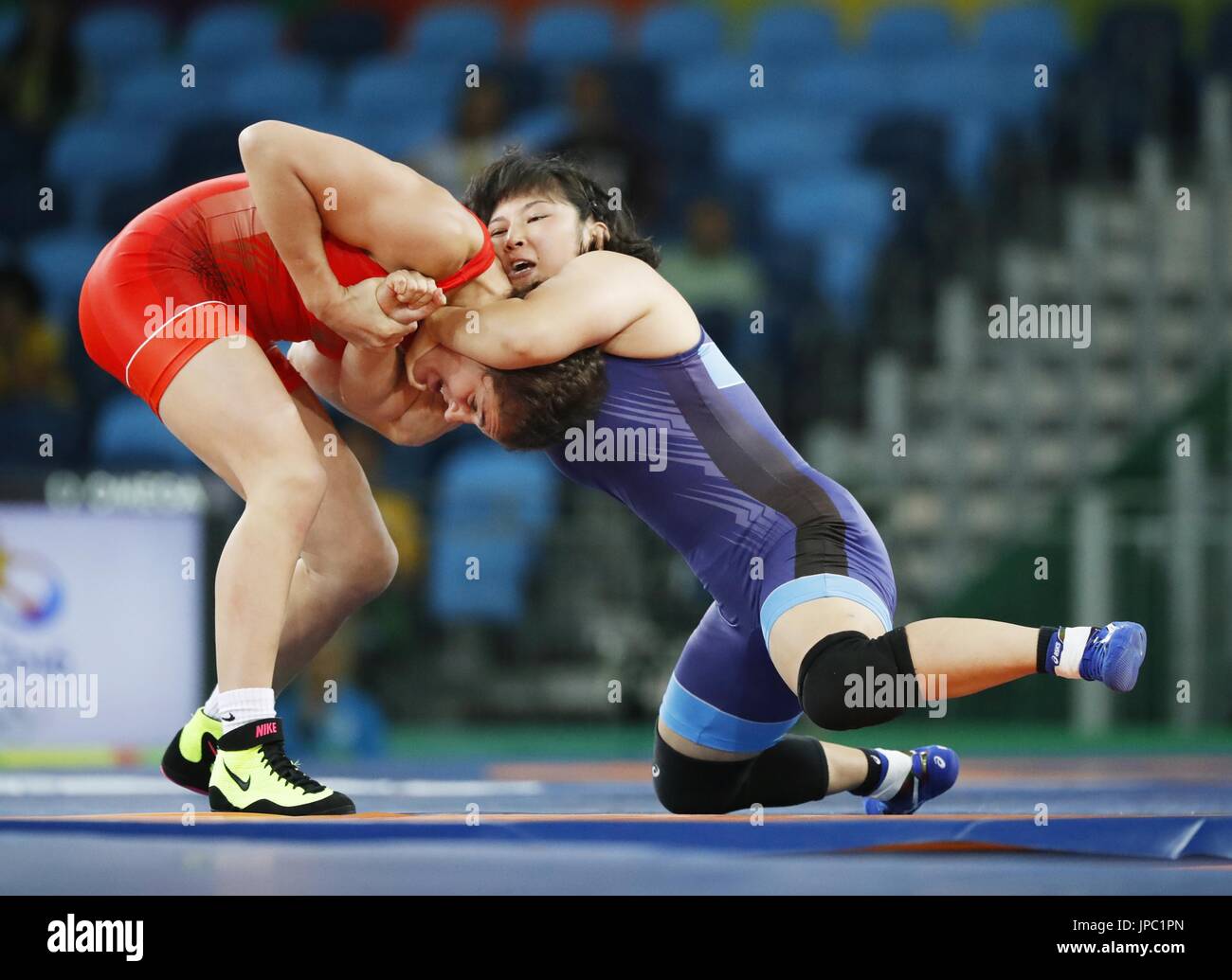 Sara Dosho (R) of Japan competes against Natalia Vorobeva of Russia in