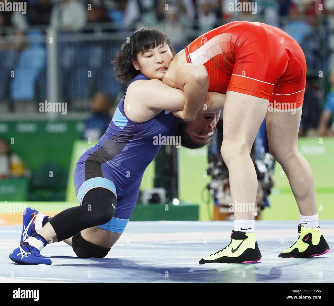 Sara Dosho (L) of Japan competes against Natalia Vorobeva of Russia in