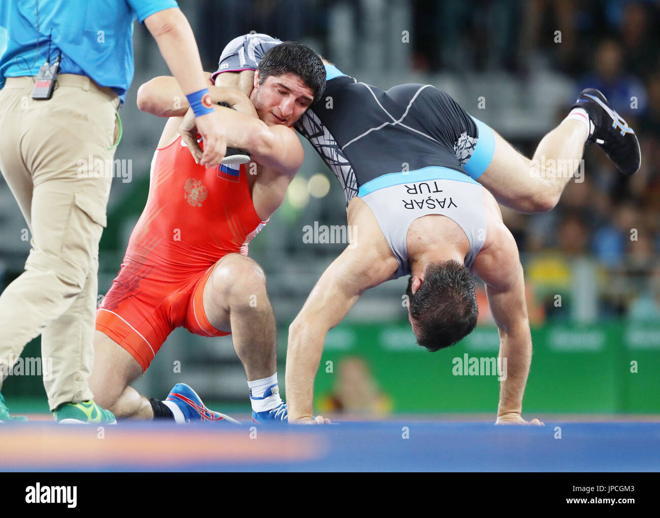 Russian wrestler Abdulrashid Sadulaev (C) fights against Selim Yasar of