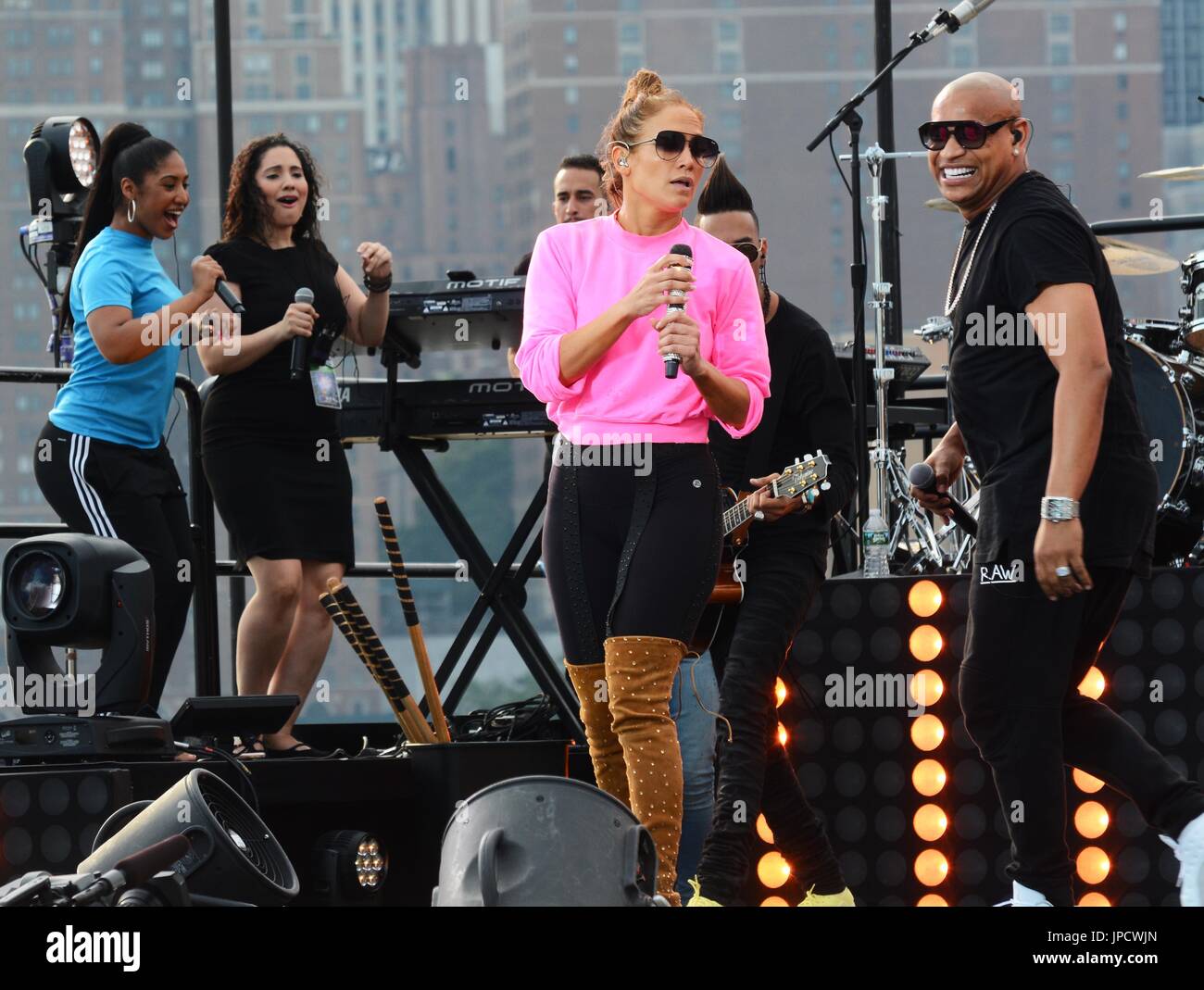 Jennifer lopez 4th of july hires stock photography and images Alamy(02)
