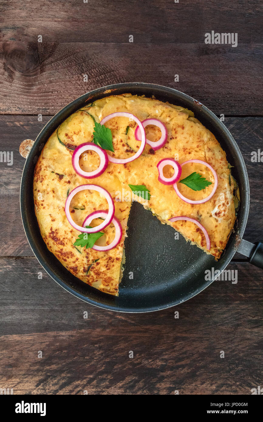 https://c8.alamy.com/comp/JPD0GM/an-overhead-photo-of-a-spanish-tortilla-with-potatoes-and-zucchinis-JPD0GM.jpg