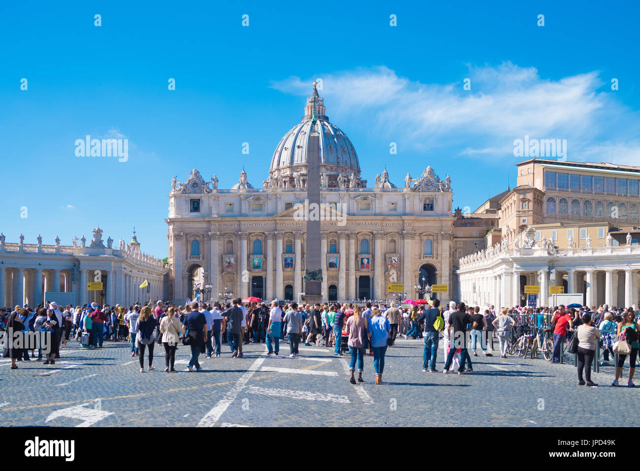 VATICAN CITY, VATICAN - OCTOBER 16, 2016: tourists at the famous saint peter's square in front of the Basilica di san pietro Stock Photo