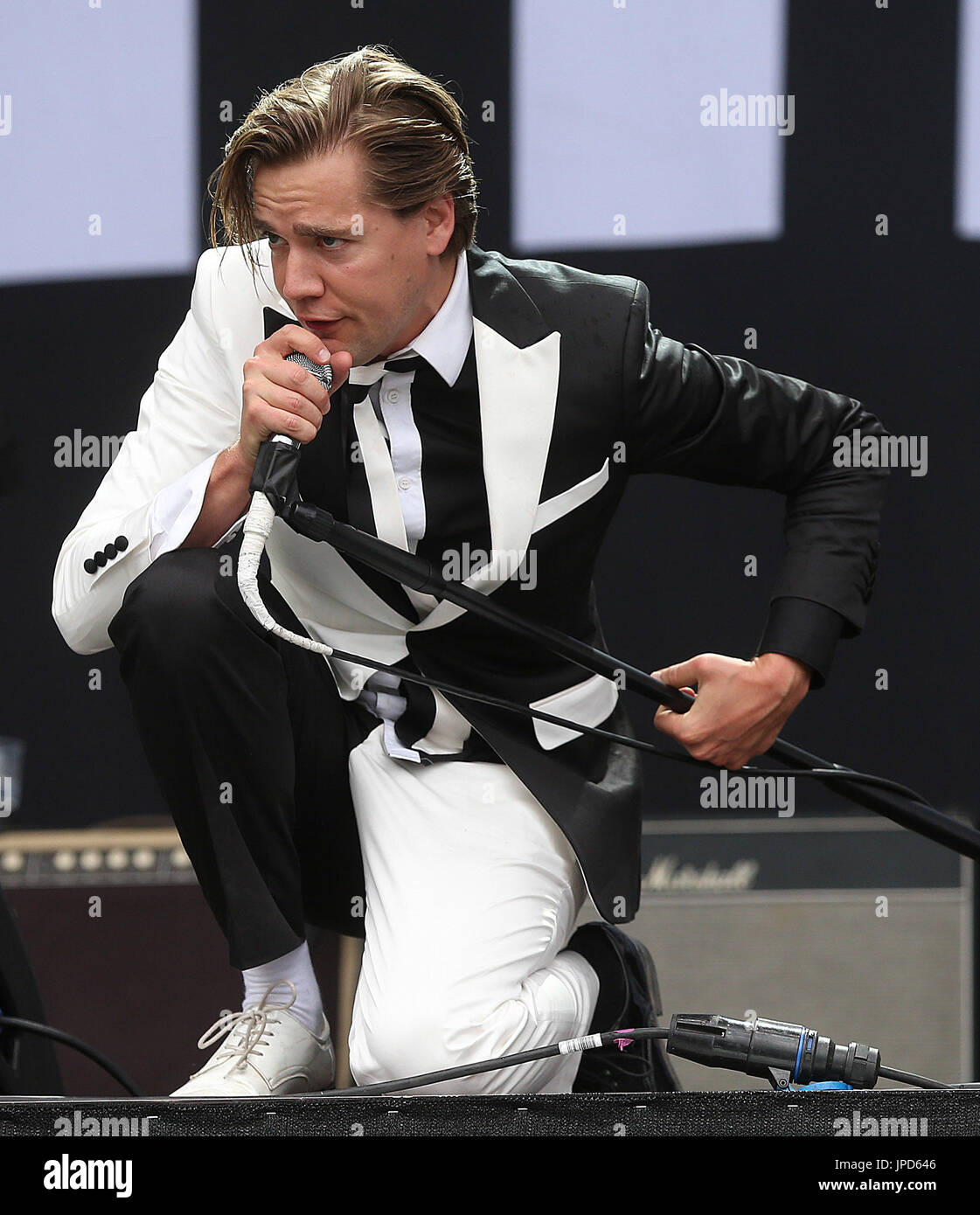 The Hives perform at BST Featuring: The Hives, Howlin' Pelle Almqvist  Where: London, United Kingdom When: 01 Jul 2017 Credit: WENN.com Stock  Photo - Alamy
