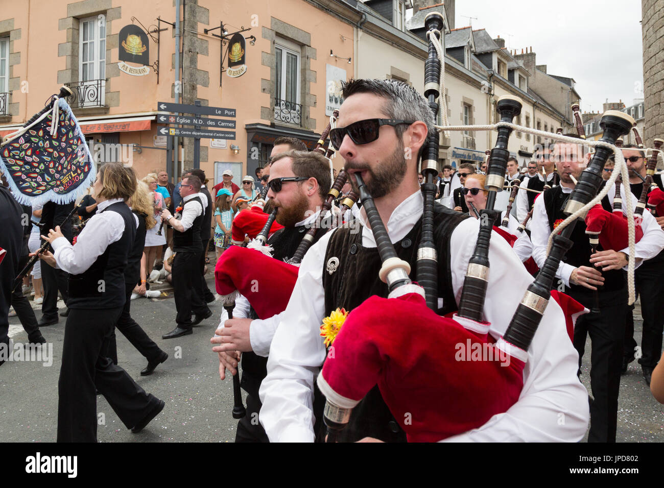 French musicians playing bagpipes, La Fête des Brodeuses, a family festival, Pont L'Abbe, Bigouden, Finistere, Brittany, France Europe Stock Photo