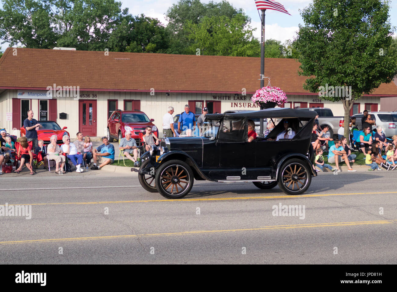 Restored 1924 Star automobile participates in the 2017 annual CruzIn