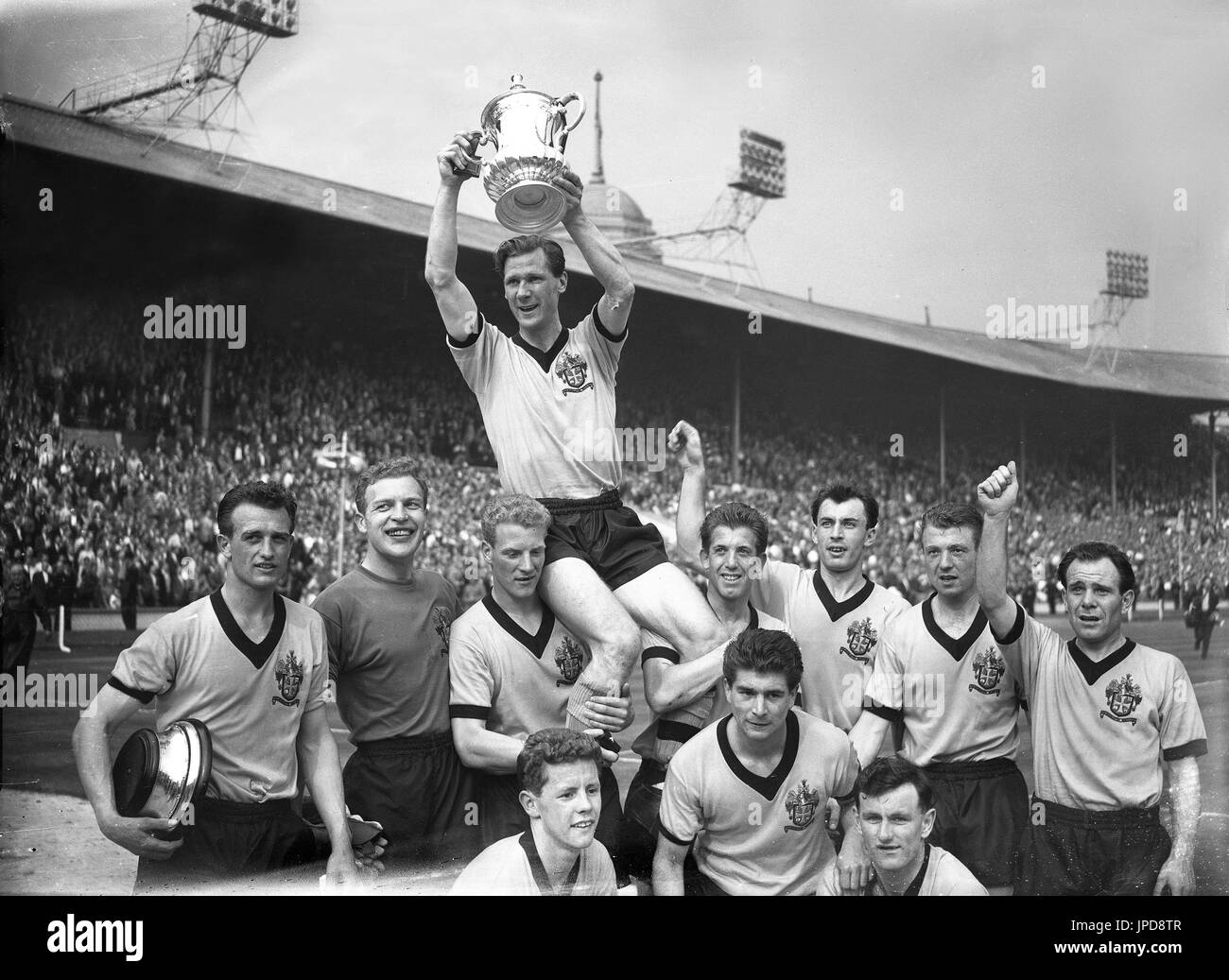 The 1960 FA Cup final winners Wolverhampton Wanderers with the captain Bill Slater holding the cup. 1960 FA Cup winners Wolverhampton Wanderers at Wembley 7/5/60 Captain Bill Slater holds the cup with standing LtoR Gerry Harris, Malcolm Finlayson, Ron Flowers, Peter Broadbent, Eddie Clamp, George Showell, Norman Deeley. Kneeling Barry Stobart, Des Horne, Jimmy Murray. Wolves FA Cup win Wembley Stadium Stock Photo