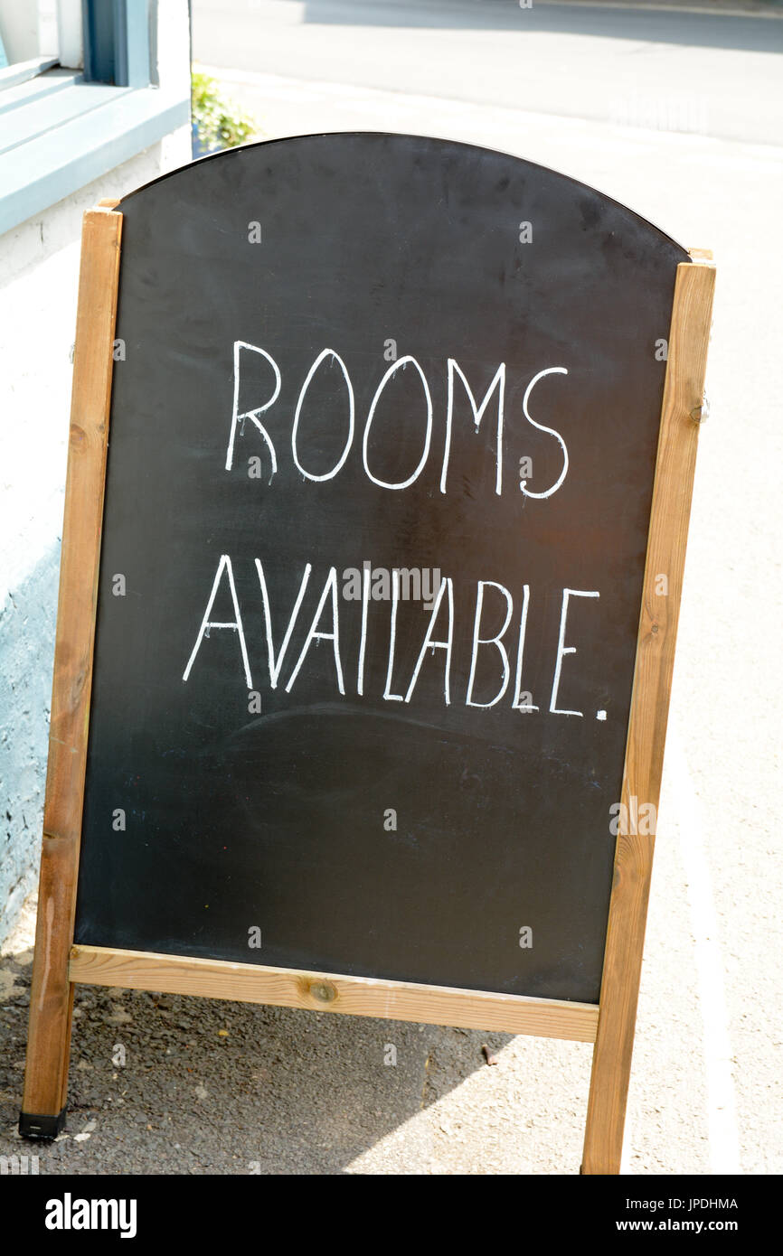 Rooms Available sign outside hotel Stock Photo Alamy