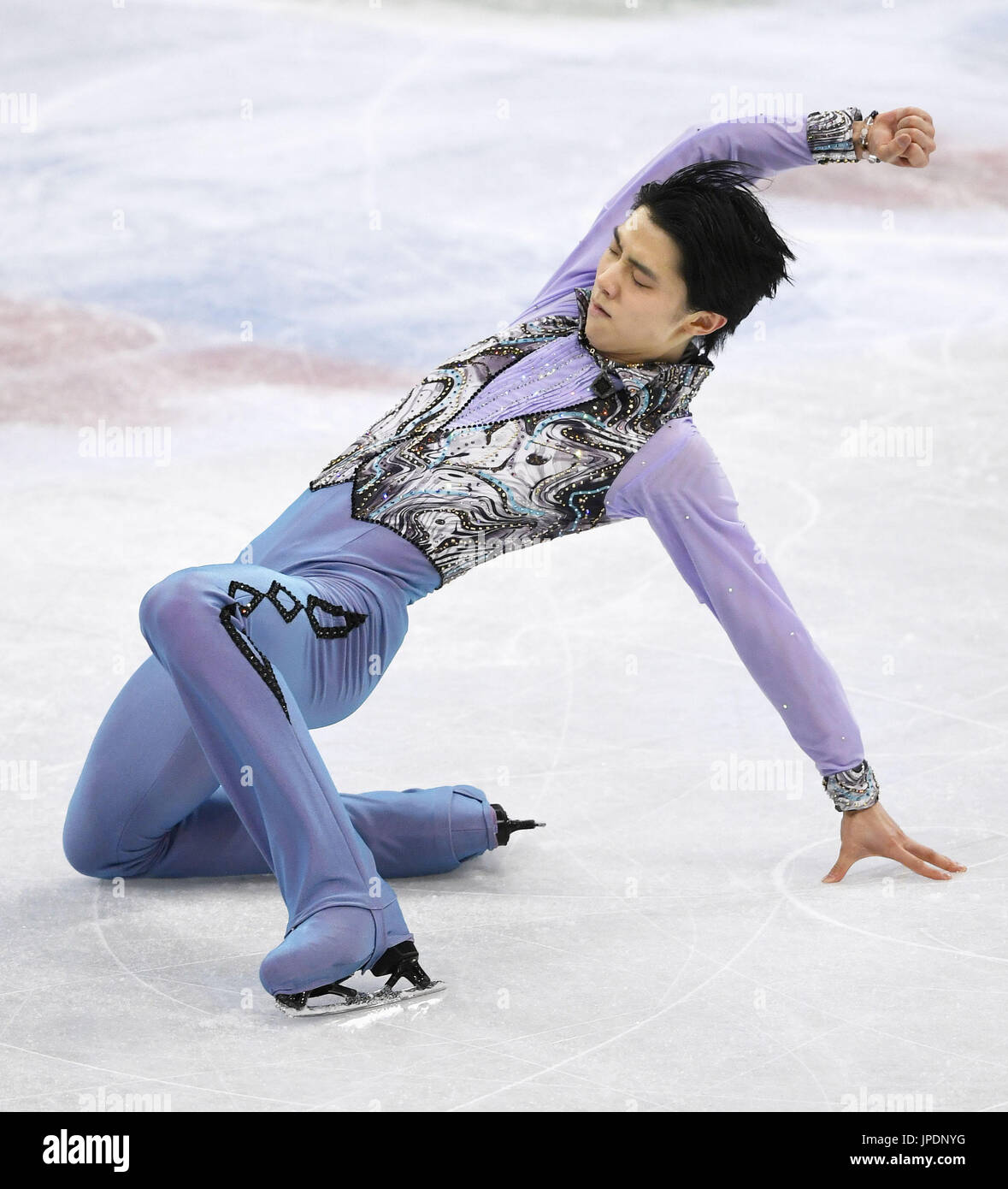 japan-s-yuzuru-hanyu-performs-his-short-program-during-the-figure