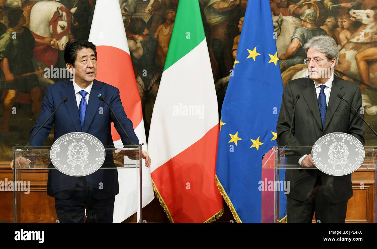 Japanese Prime Minister Shinzo Abe (L) and his Italian counterpart ...