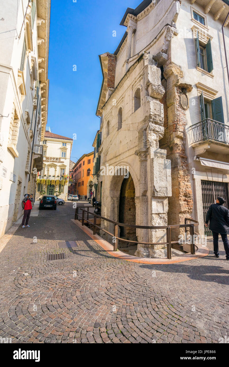 Verona porta leoni hi res stock photography and images Alamy