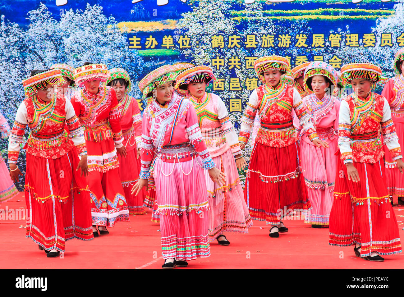 Tibetan dancing hi-res stock photography and images - Alamy