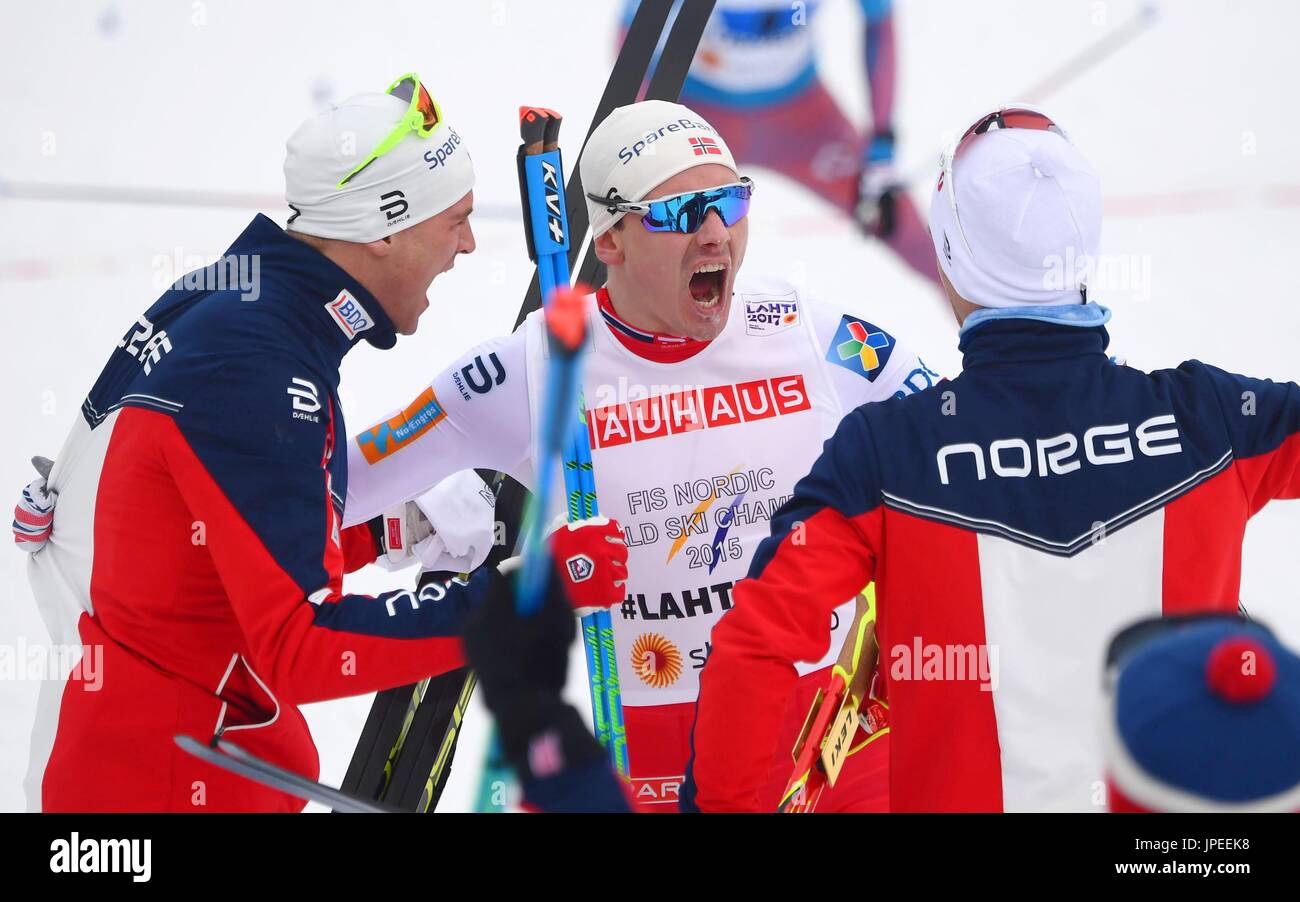 Norwegian crosscountry skiers celebrate after winning the men's 40
