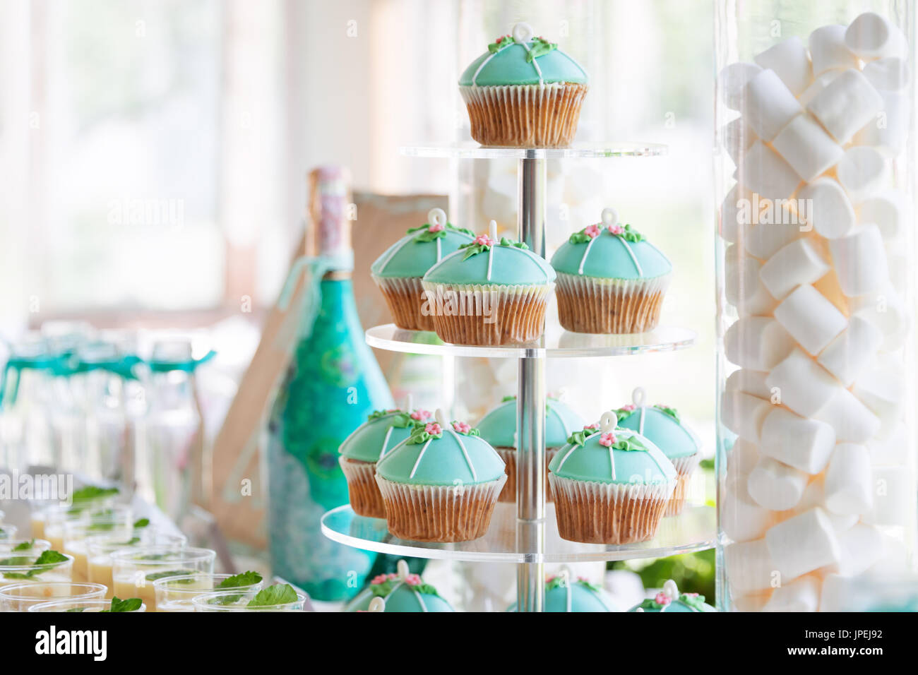 Tower fairy cakes wedding cake hi-res stock photography and images - Alamy, image size:1300x956
