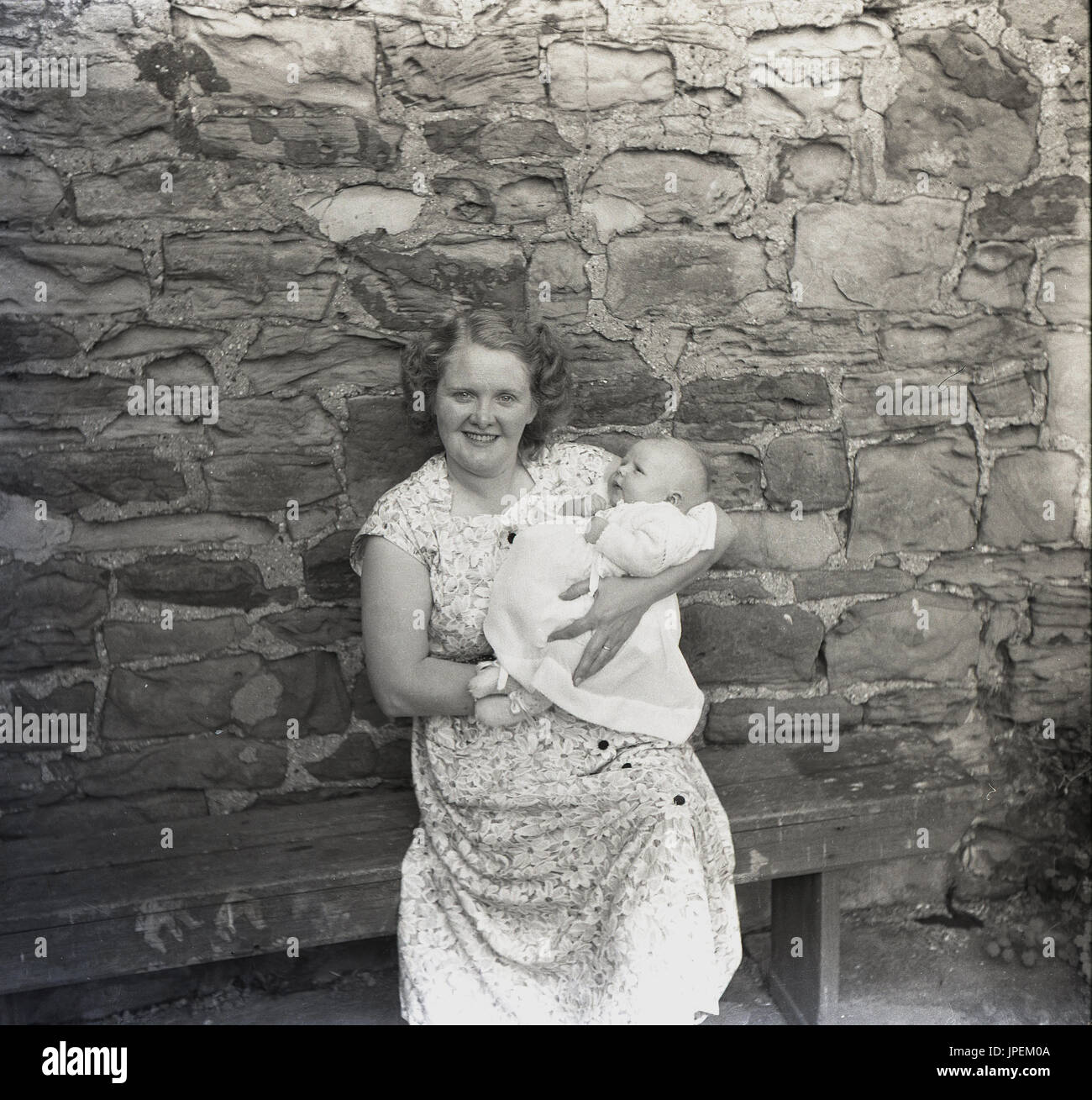 Baby with mother 1930s hi-res stock photography and images - Alamy