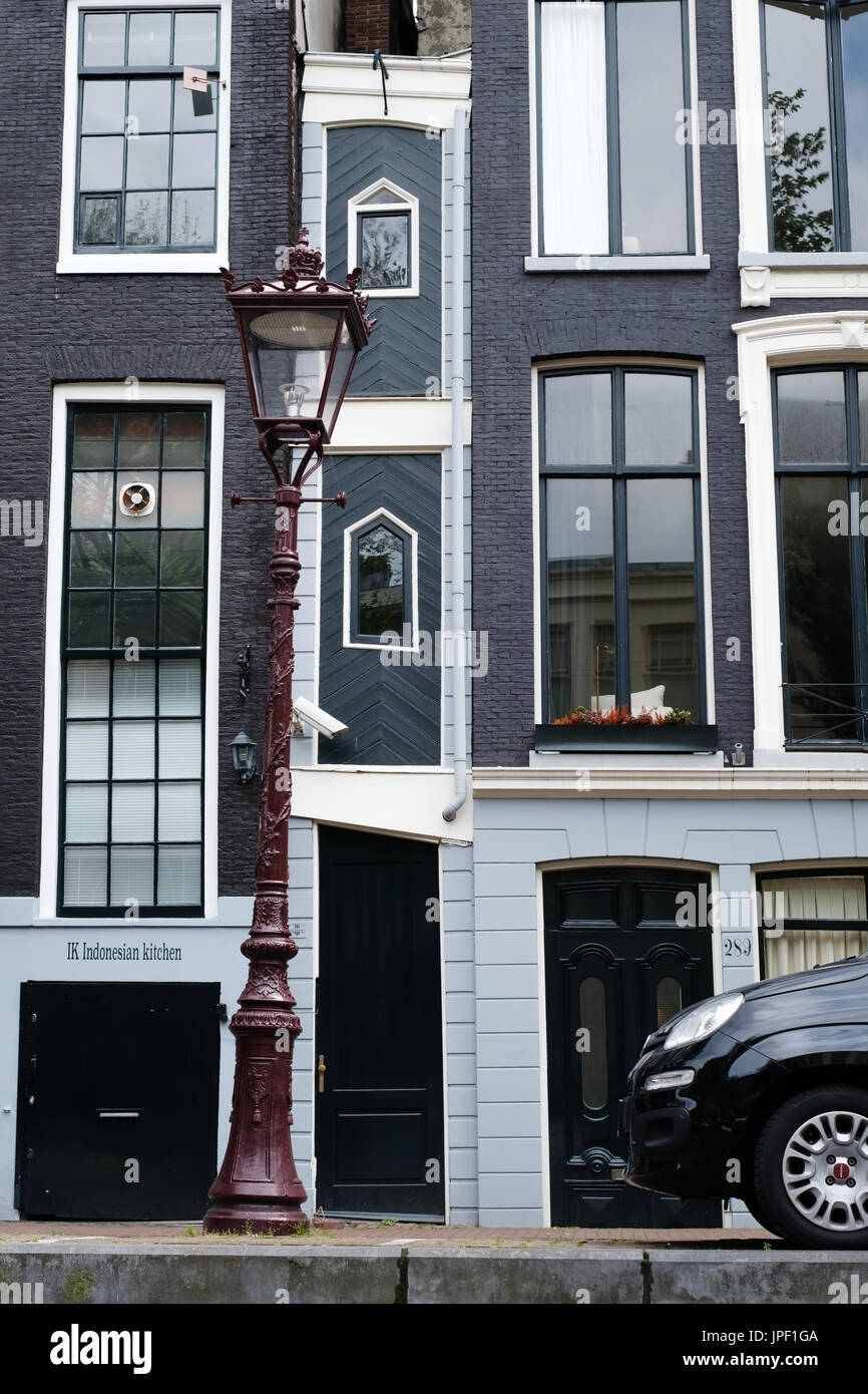 Narrow house hi-res stock photography and images - Alamy