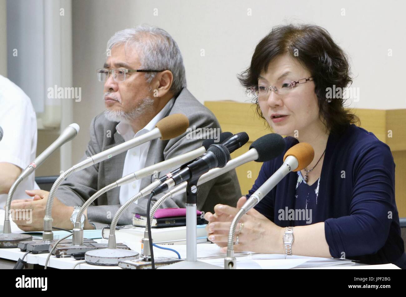 Yumi Kamoshida (R) and Masami Mori, members of the defense team for