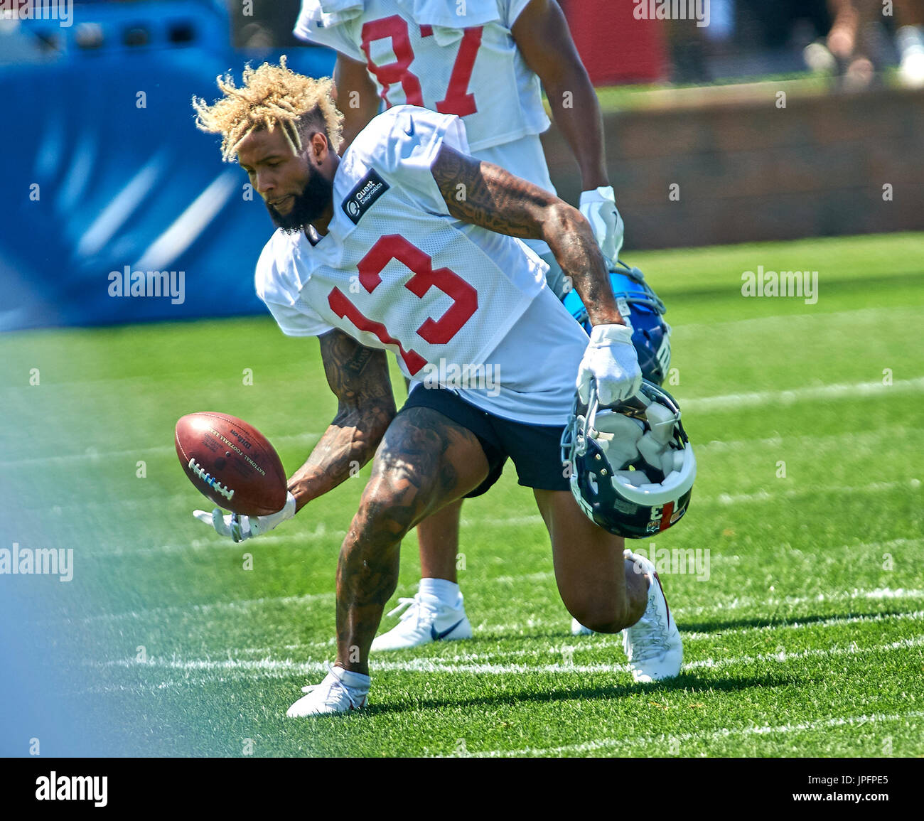 Giants football helmet hires stock photography and images Alamy