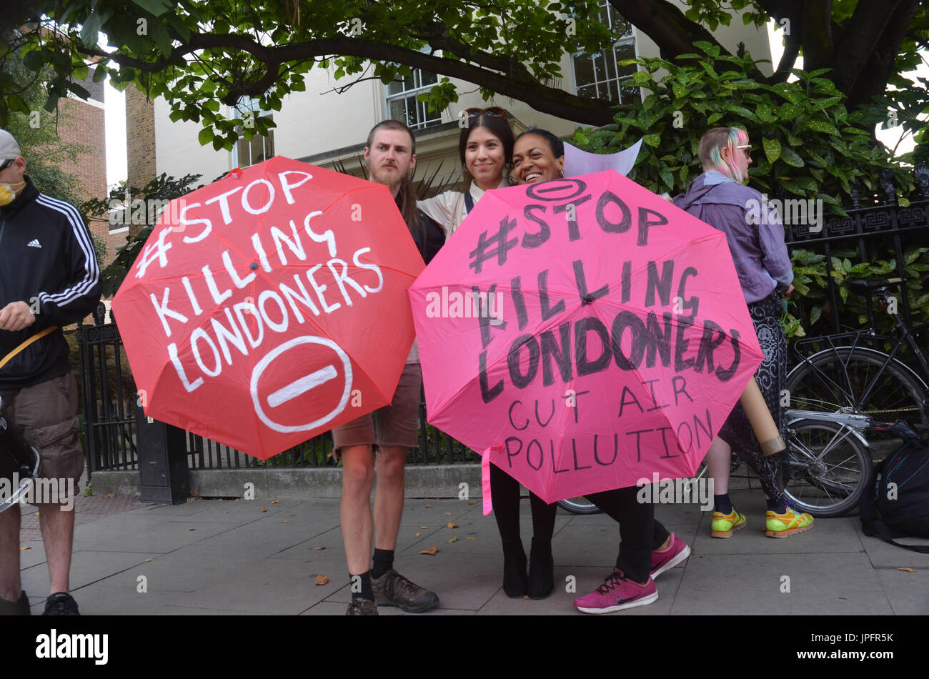 Westminster, London, UK. 1st August, 2017. Stop killing Londoners: Protesting the highest pollution levels in Europe,  Marlybone road has the most recorded levels of pollution mainly in part to the heavy road traffic . Protesters stage a ten minute sit down . Credit: Philip Robins/Alamy Live News Stock Photo