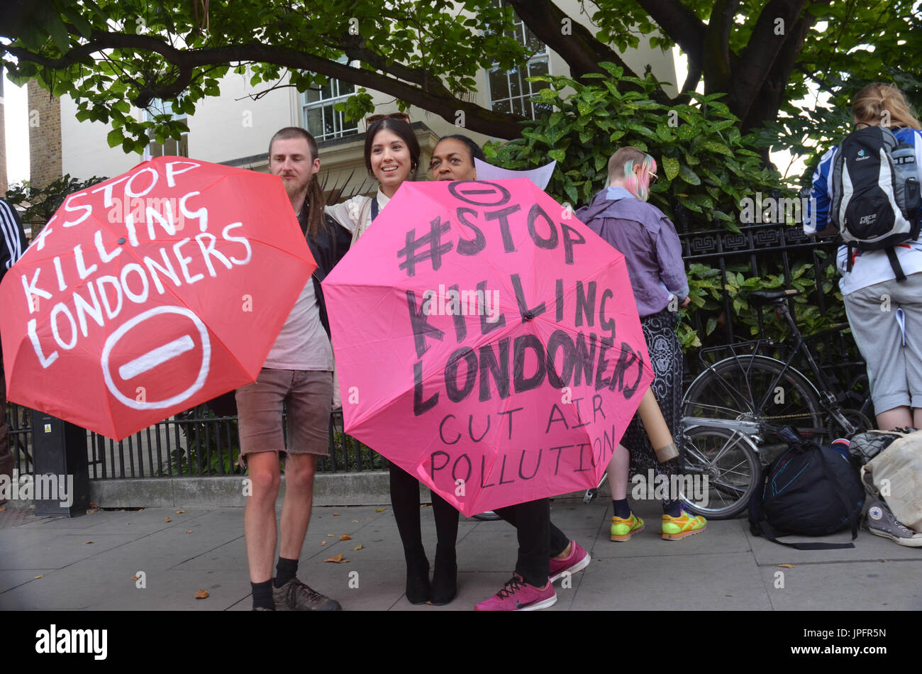 Westminster, London, UK. 1st August, 2017. Stop killing Londoners: Protesting the highest pollution levels in Europe,  Marlybone road has the most recorded levels of pollution mainly in part to the heavy road traffic . Protesters stage a ten minute sit down . Credit: Philip Robins/Alamy Live News Stock Photo