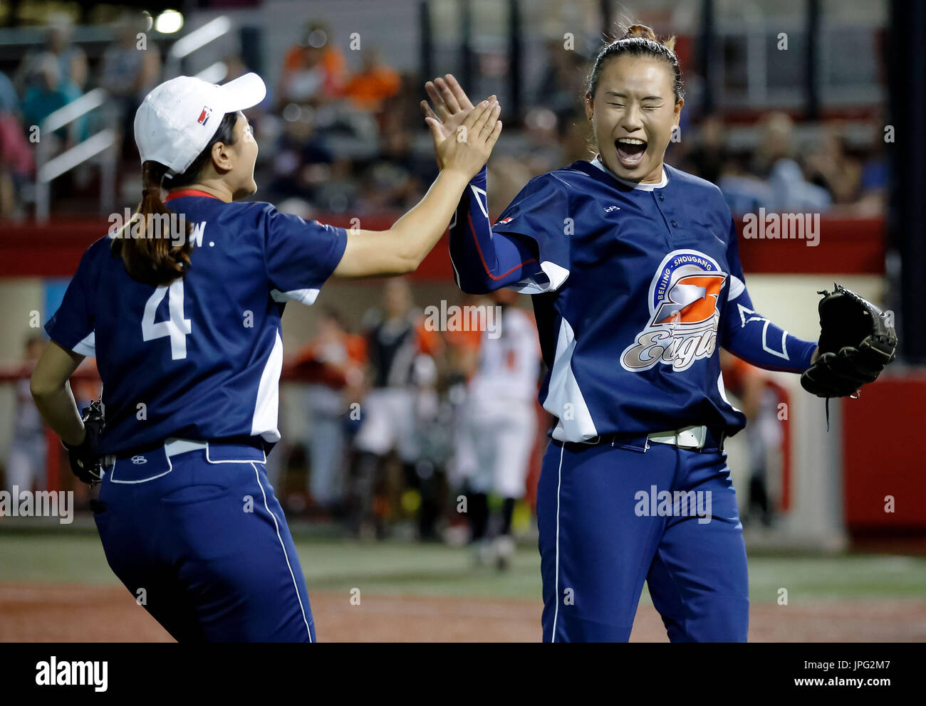 Chicago, USA. 1st Aug, 2017. Wang Lan (R) and Xu Qianwen of the Beijing