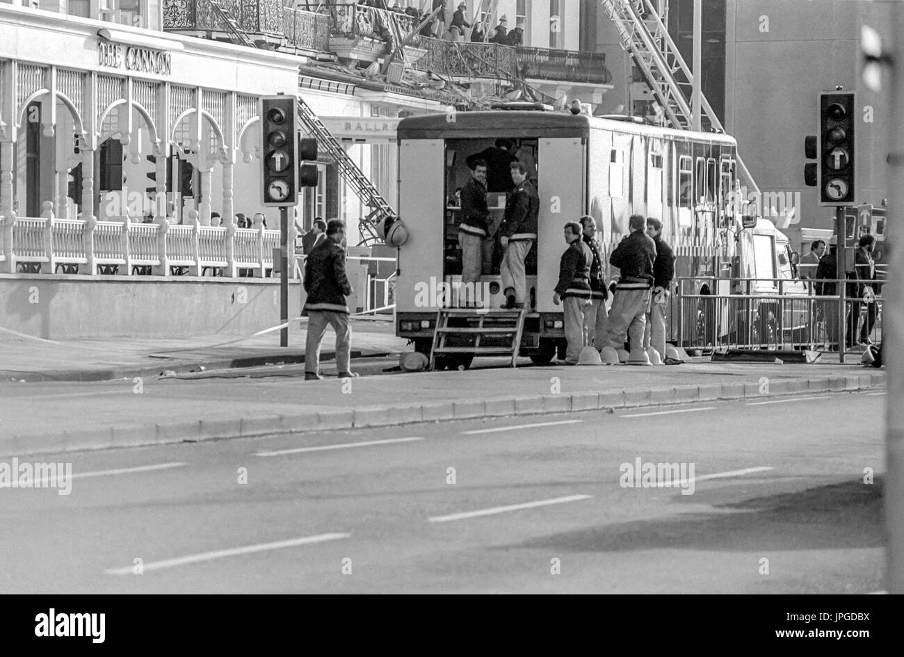 aftermath-of-the-grand-hotel-brighton-bombing-in-1984-stock-photo-alamy