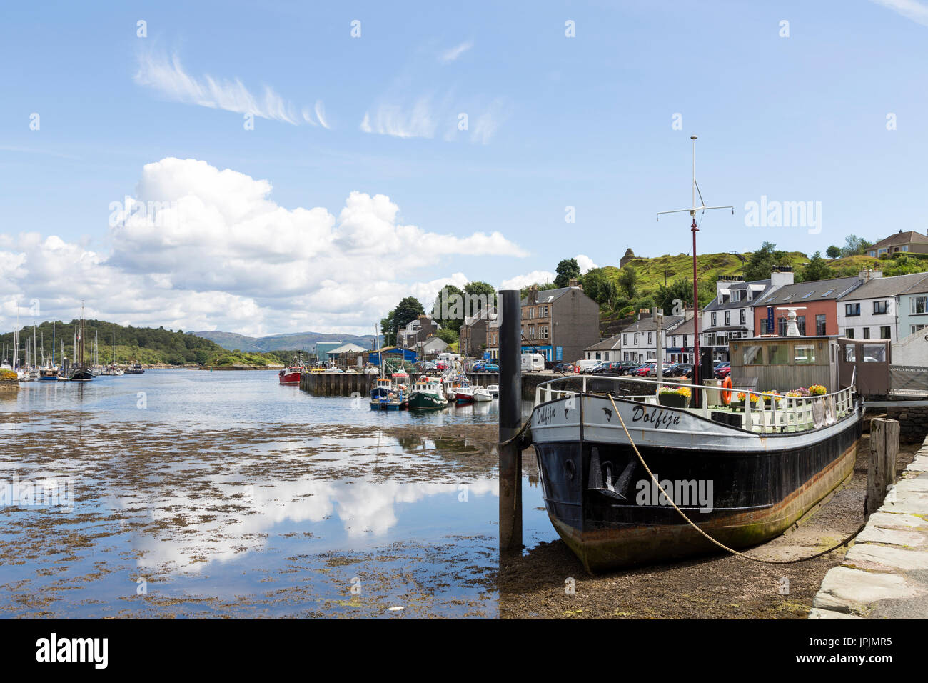 Tarbert Fish Anchor barge accommodation hi-res stock photography and images - Alamy