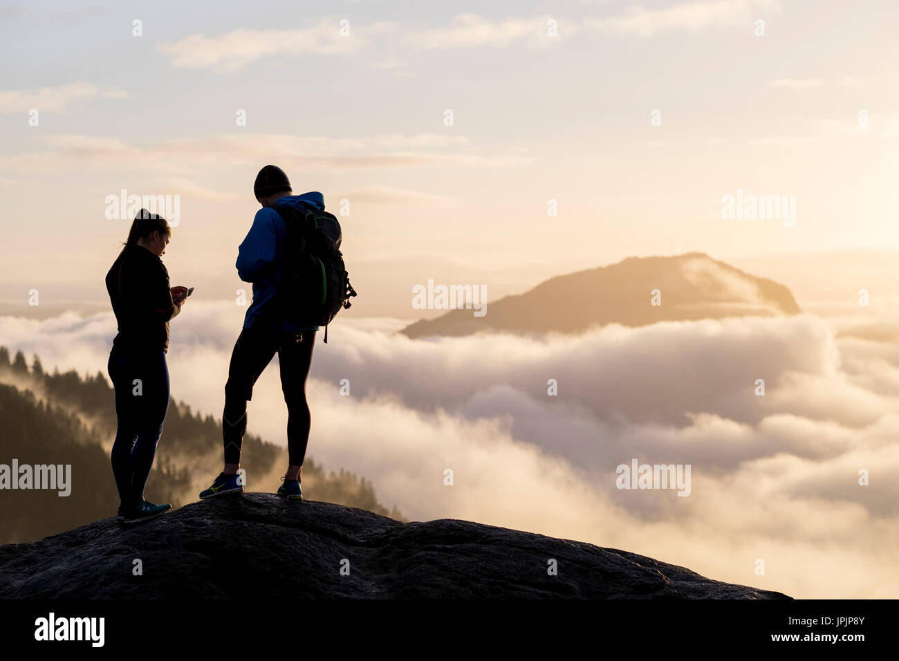 Hikers silhouettes hi-res stock photography and images - Alamy
