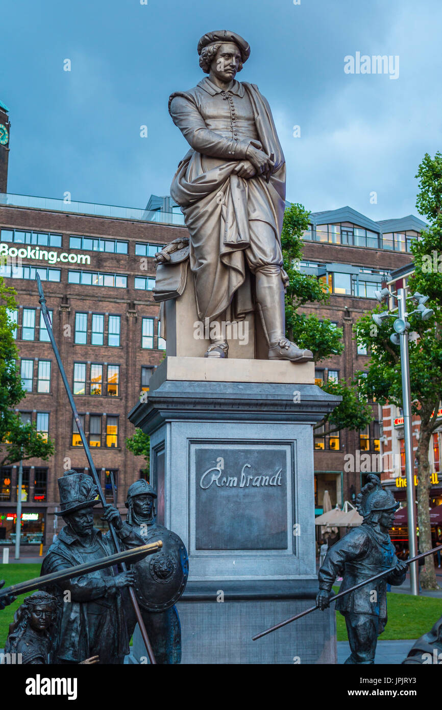 Rembrandt Statue in the center of Rembrandt Square in Amsterdam ...