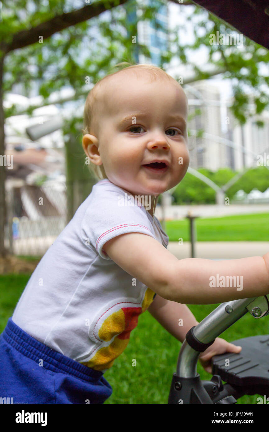 Baby in Millenium Park Downtown Chicago Stock Photo Alamy