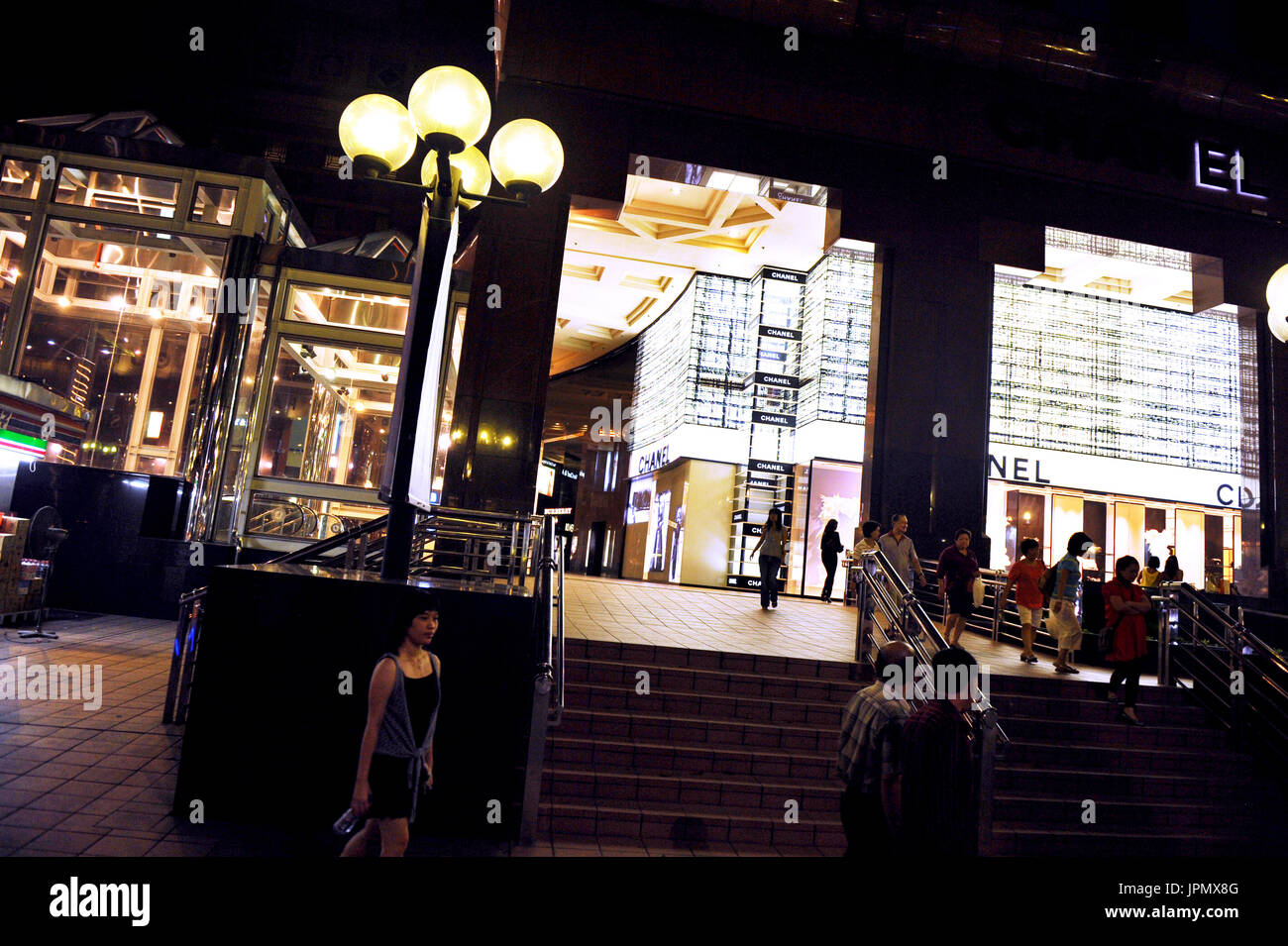 Singapore shopping mail hi-res stock photography and images - Alamy