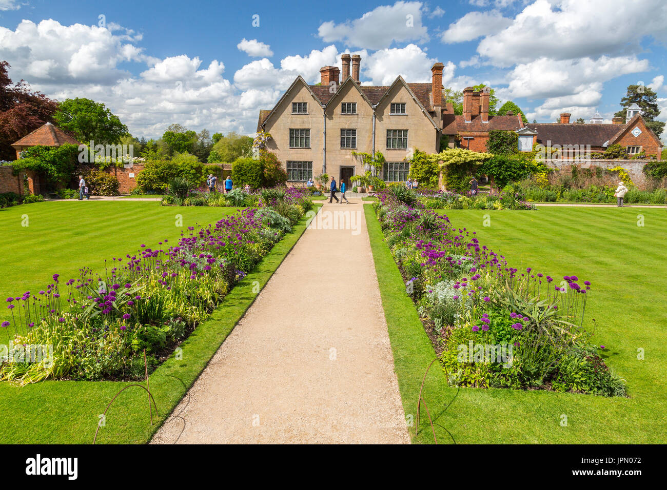 Tudor manor house hires stock photography and images Alamy