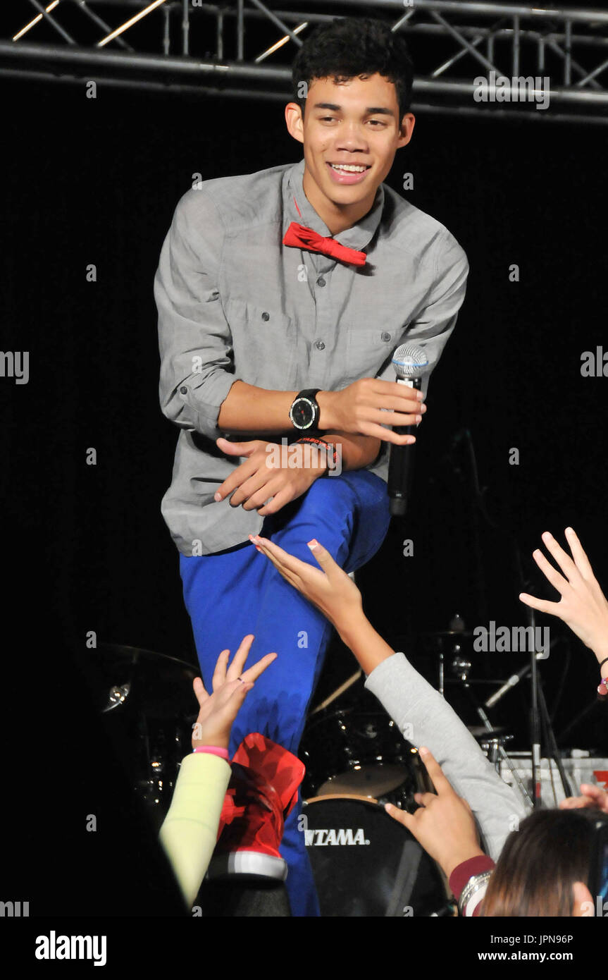 Roshon Fegan performing at his Ep Release Party Music Debut & Birthday