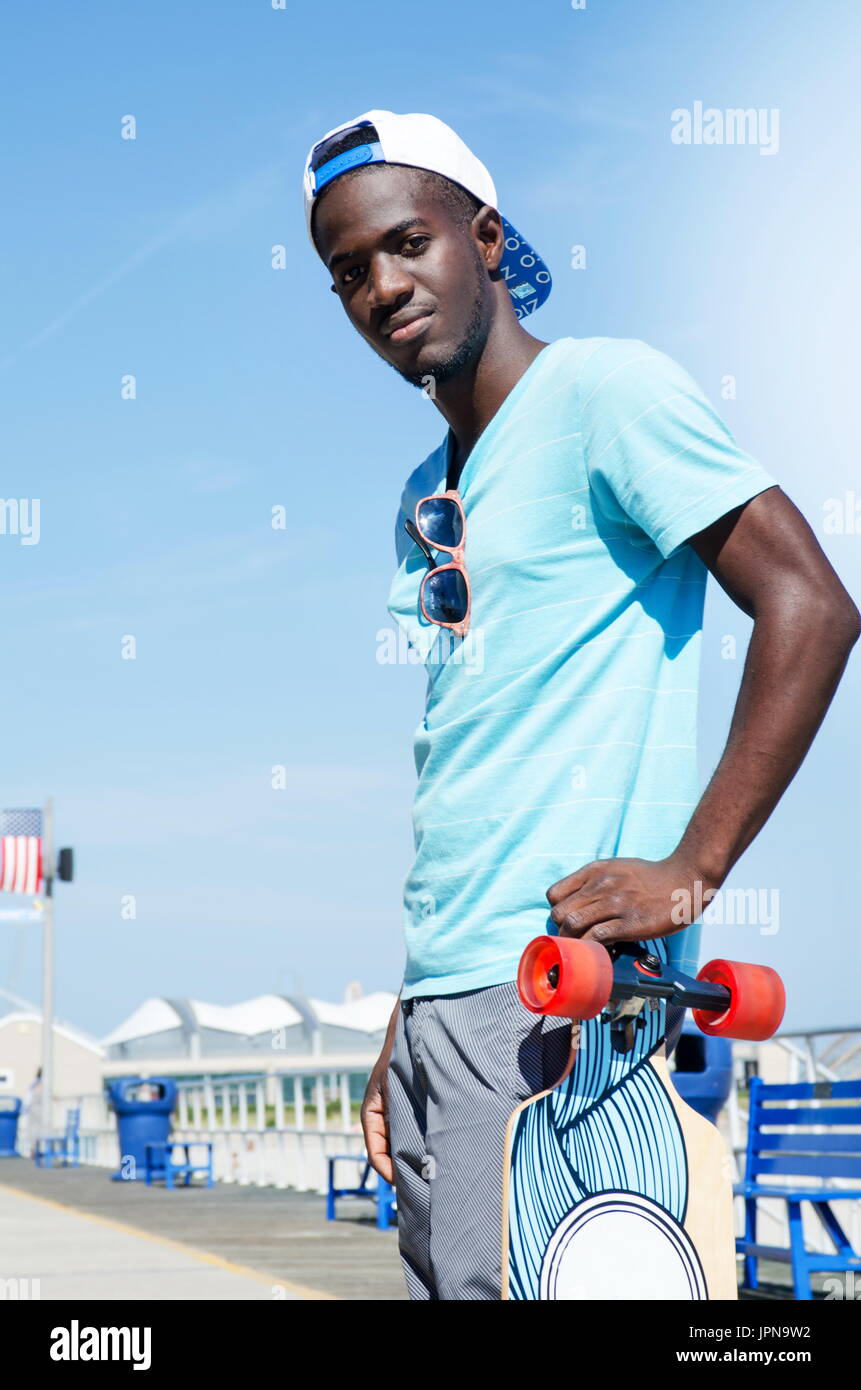 Fashionable guy skateboard hi-res stock photography and images - Alamy