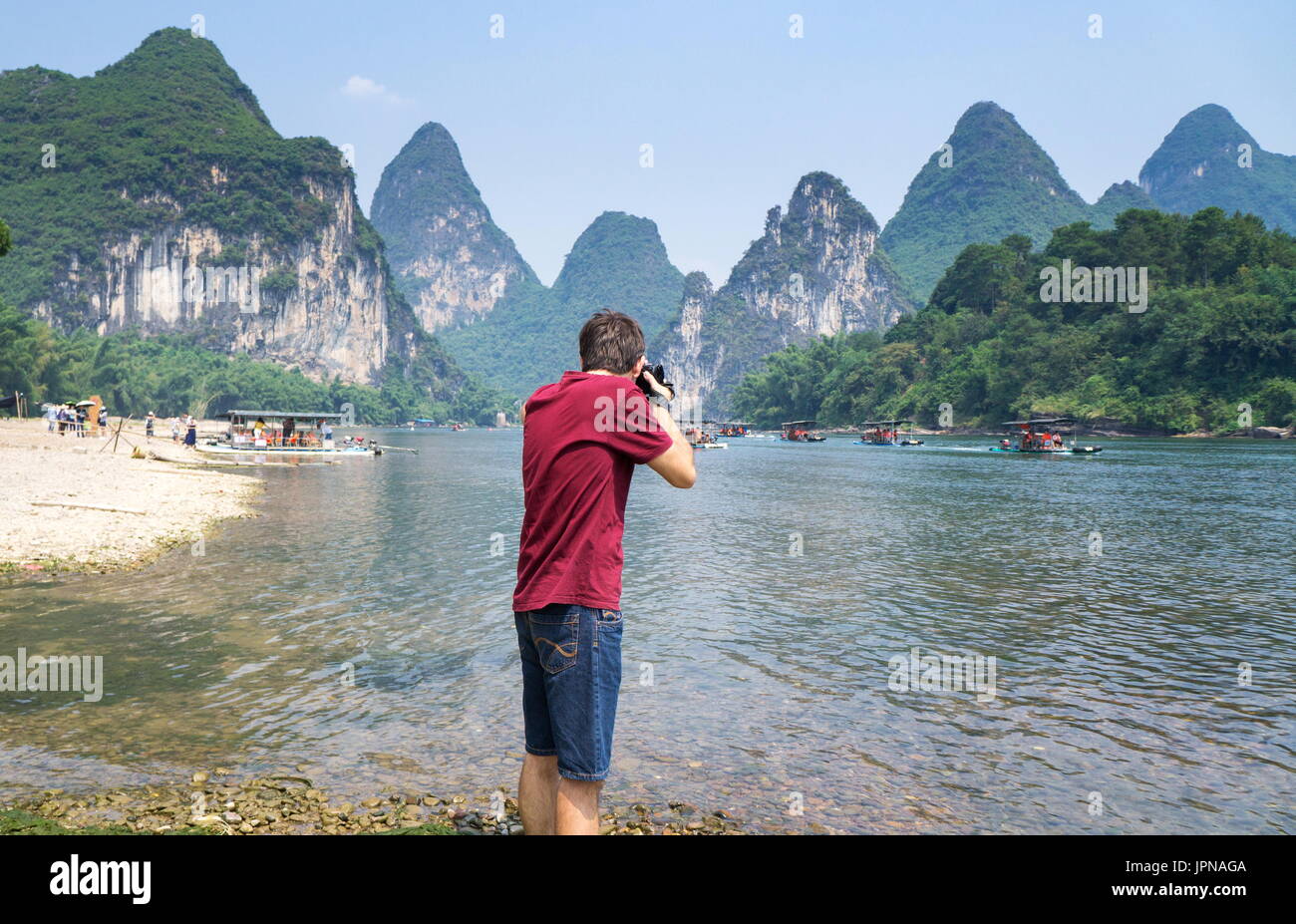 Man photographing scenery of the Li river in Yangshuo, China Stock Photo